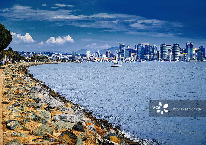 圣迭戈湾的帆船图片素材