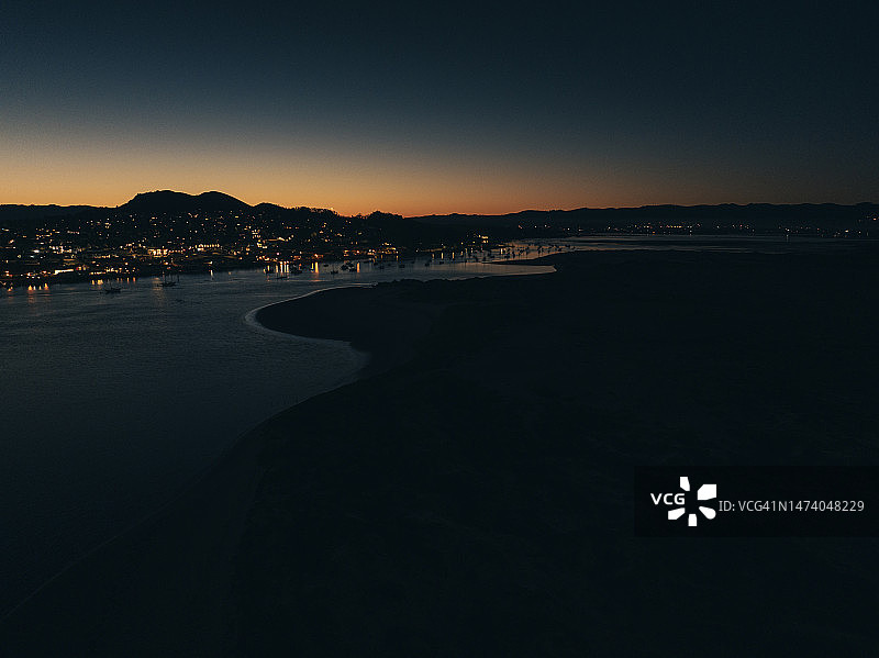 日出时分美丽的莫罗湾航拍照片图片素材