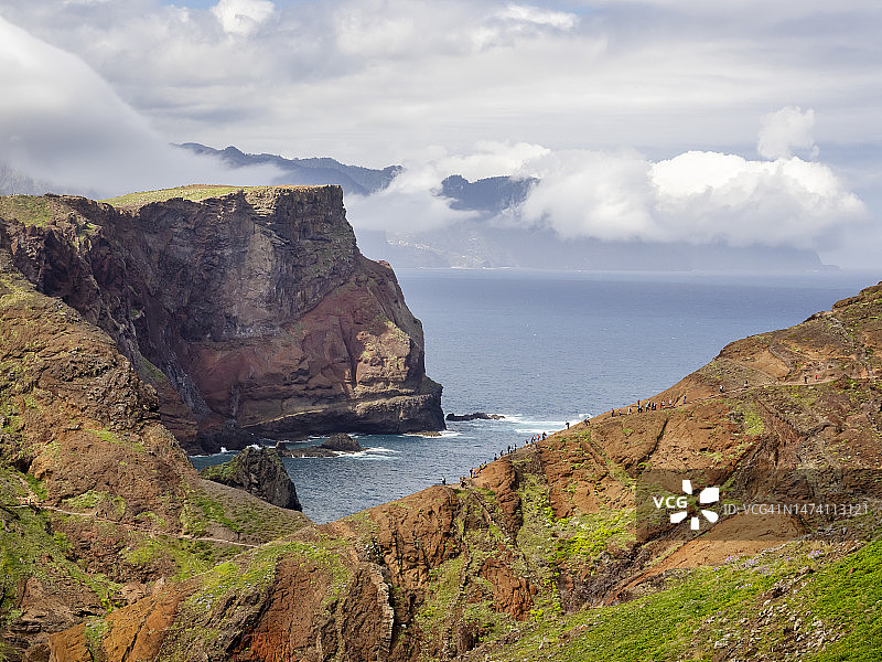 马德拉岛圣劳伦斯半岛阿布拉湾的徒步者图片素材