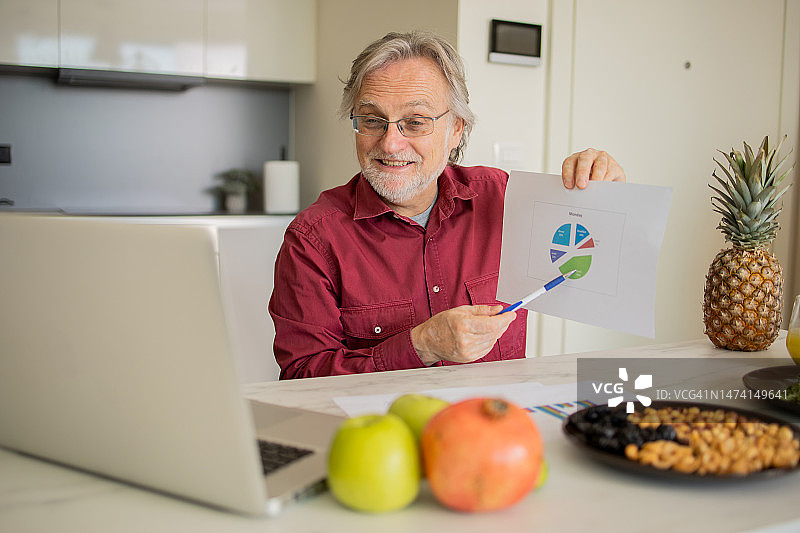 营养师为顾客制定膳食计划图片素材