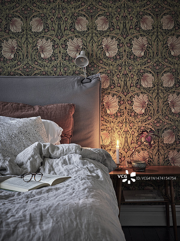 卧室床铺一角图片素材