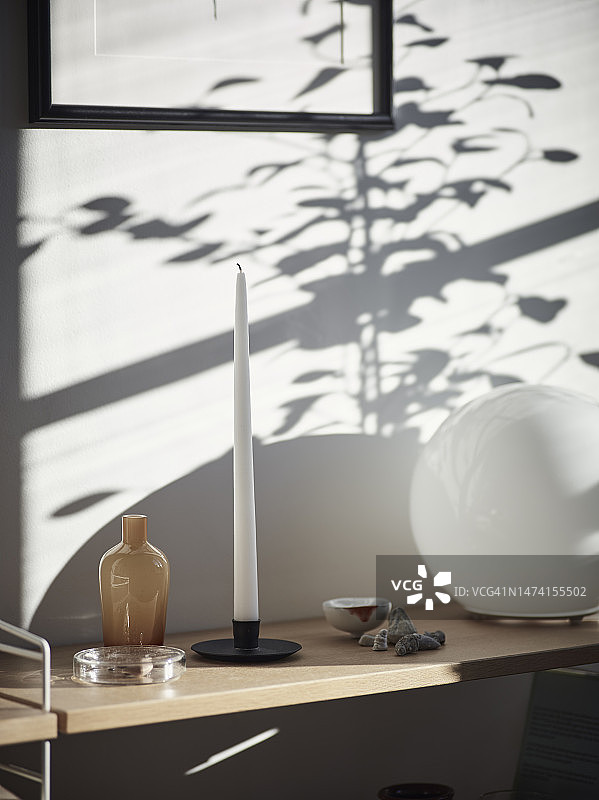 架子上的各种物品图片素材