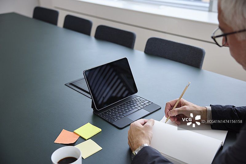 商人写日记图片素材