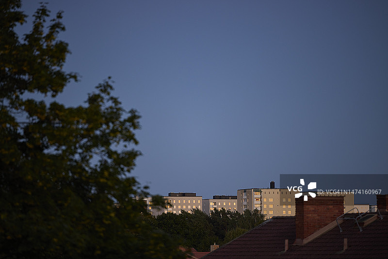 黄昏时的住宅建筑图片素材