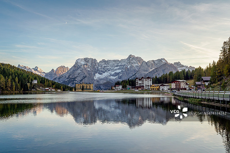 米苏里纳湖日落，多洛米蒂山图片素材
