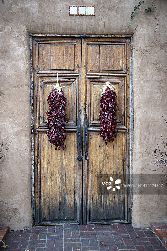 圣菲门上挂着的辣椒图片素材