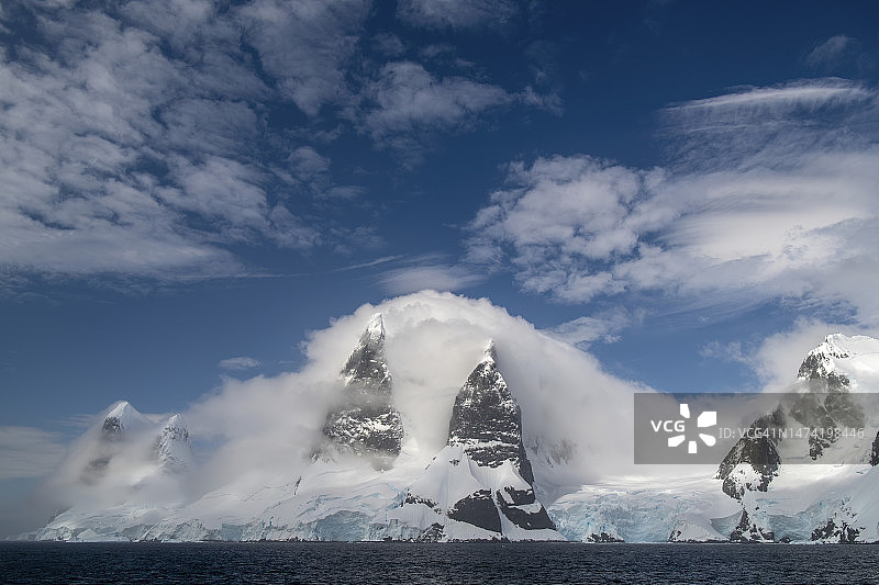 南极洲勒梅尔海峡和雷纳德角的壮丽景色图片素材