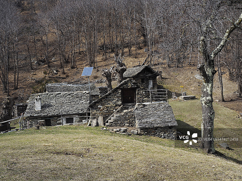 安特罗纳山谷的阿尔卑斯迈安科苏佩里奥雷景色图片素材