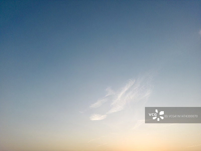 傍晚天空云彩图片素材