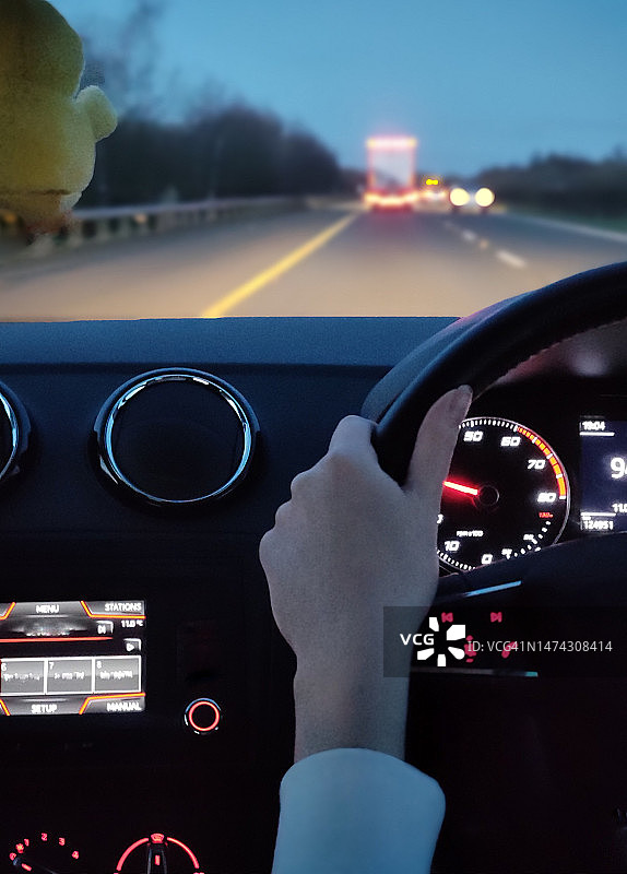 从驾驶员角度看交通堵塞图片素材