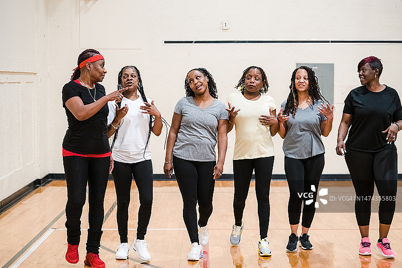 中年非裔美国女性锻炼图片素材