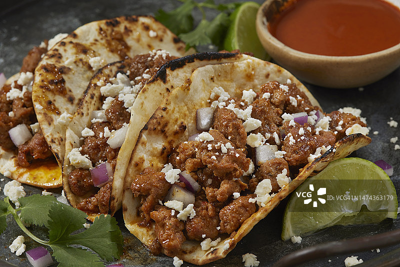 香辣西班牙香肠玉米卷图片素材