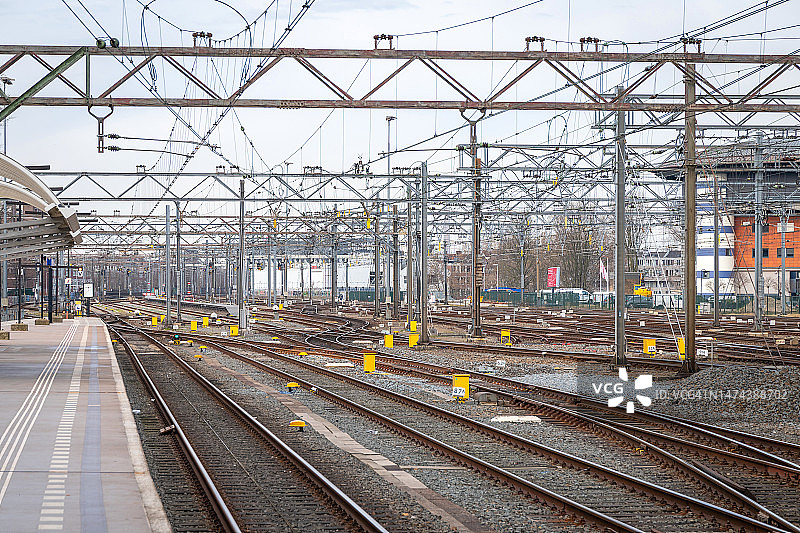 铁路轨道与架空线路图片素材