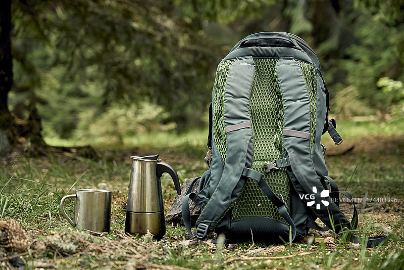 自然环境中的背包特写图片素材