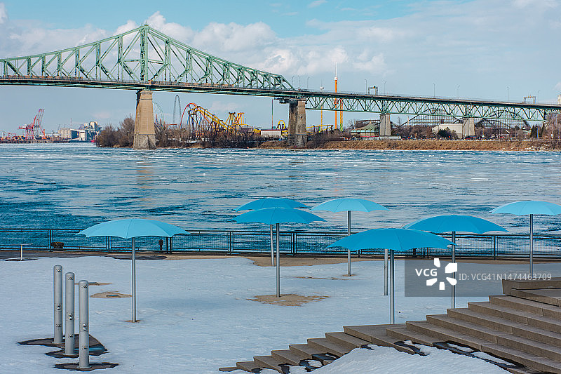 蒙特利尔与雅克·卡蒂埃大桥风光图片素材