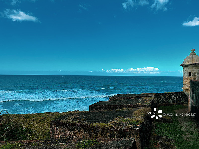 波多黎各地平线上的悬崖海景图片素材