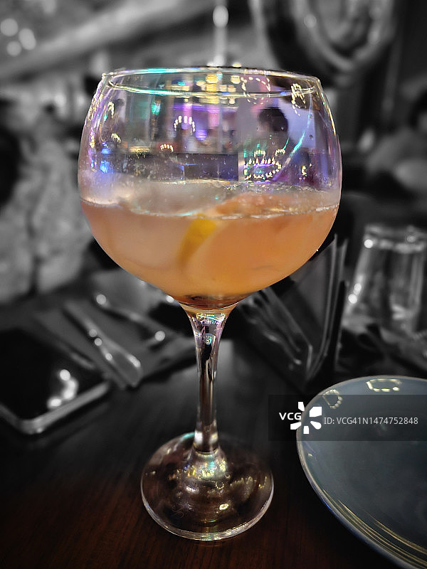 鸡尾酒杯正面图图片素材