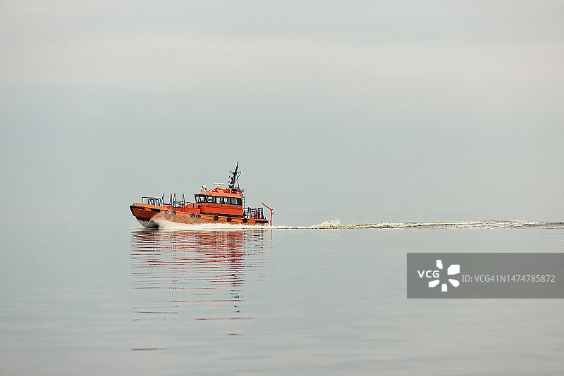 海上的船图片素材