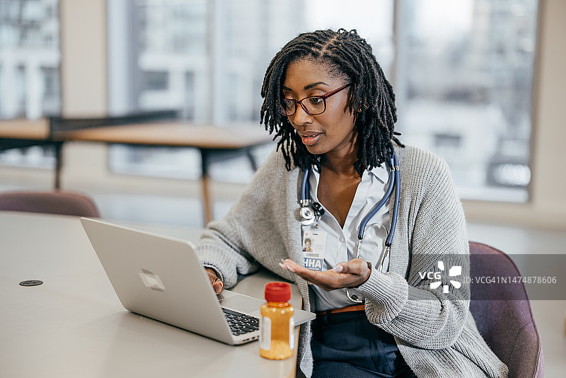 在线医生咨询，即时响应图片素材