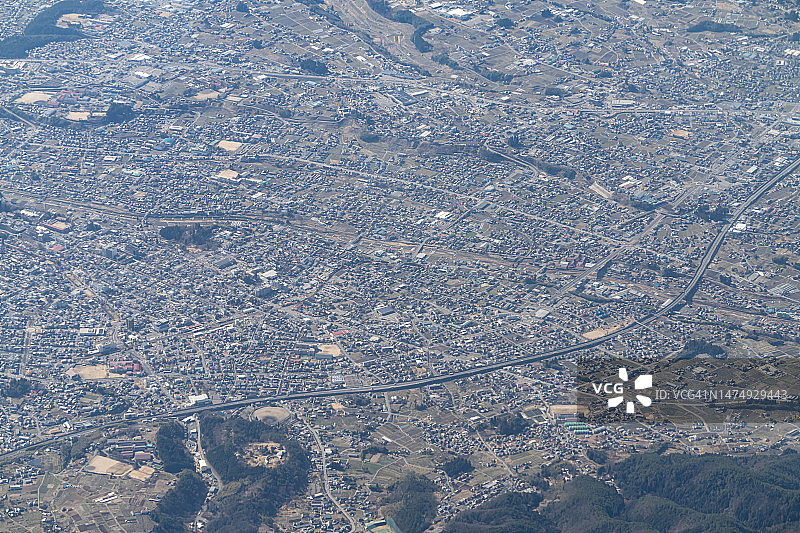 从飞机上俯瞰日本长野县饭田市图片素材