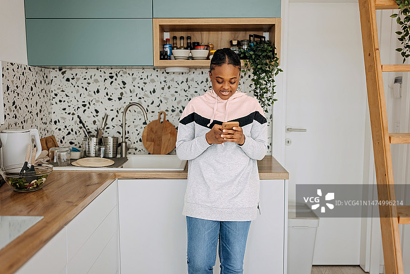 值得联系图片素材