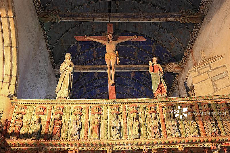 法国布列塔尼拉罗什莫里斯教堂内的十字架耶稣像图片素材