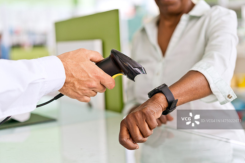 智能手表移动支付图片素材