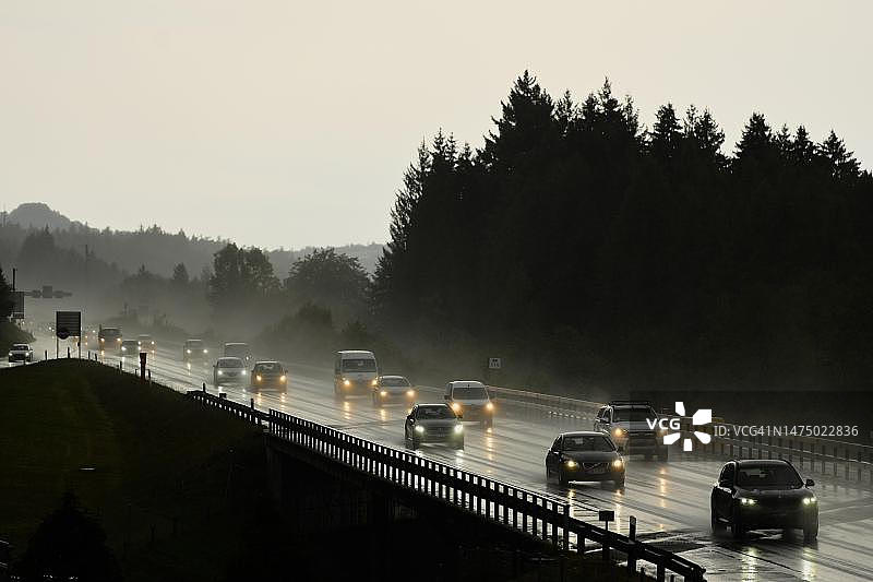 瑞士雨天高速公路交通图片素材