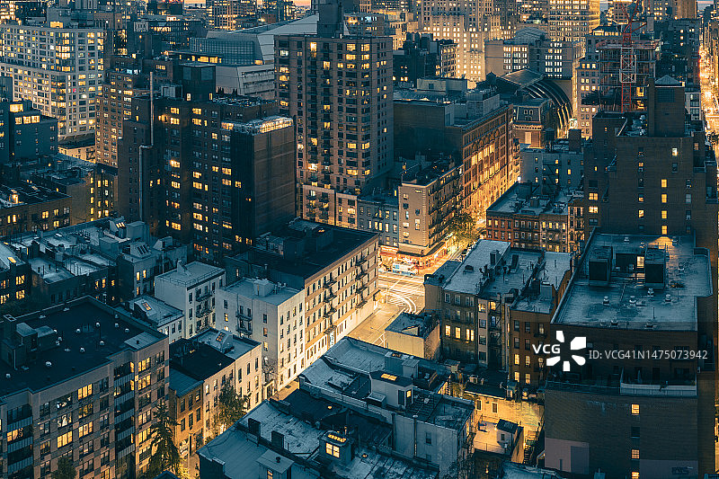 纽约市天际线夜景鸟瞰图图片素材
