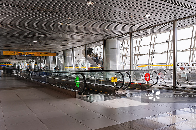 机场航站楼自动人行道图片素材
