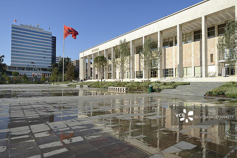 阿尔巴尼亚地拉那文化宫歌剧院倒影图片素材