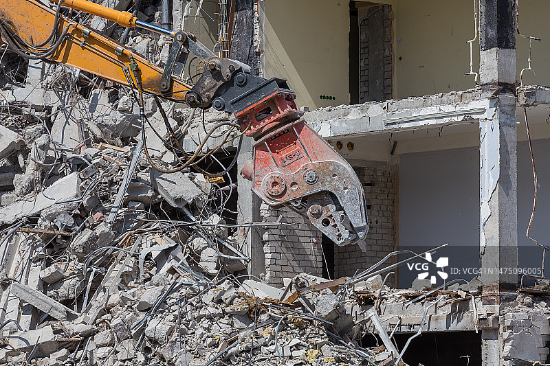 拆除起重机拆除建筑物图片素材