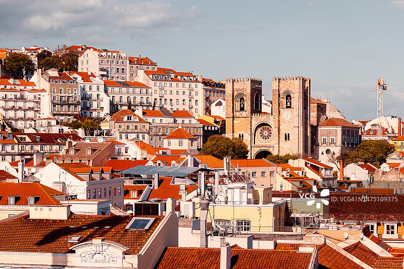 从上方看到的里斯本大教堂和里斯本天际线，葡萄牙图片素材