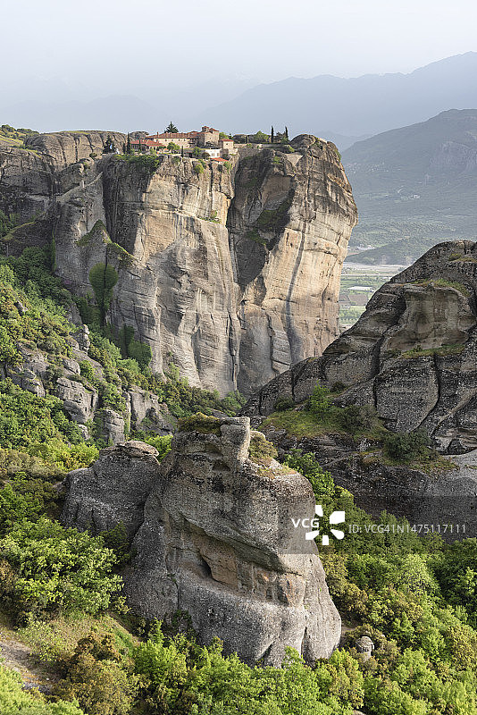 希腊迈泰奥拉的阿吉亚特里亚达修道院图片素材