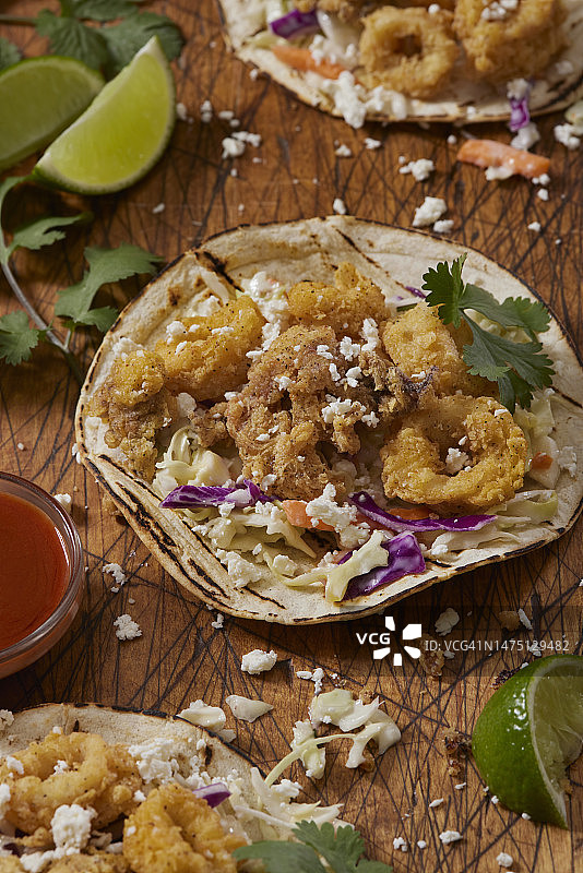 香脆鱿鱼墨西哥卷饼图片素材