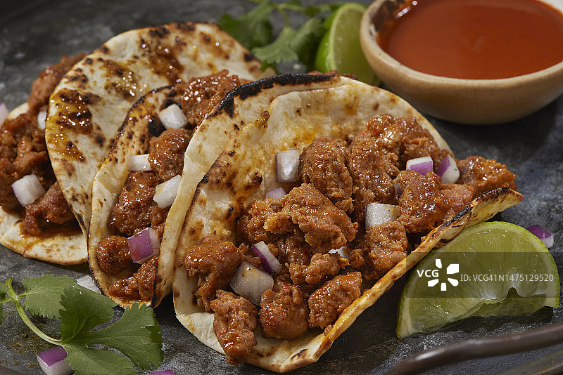 香辣西班牙香肠玉米卷图片素材