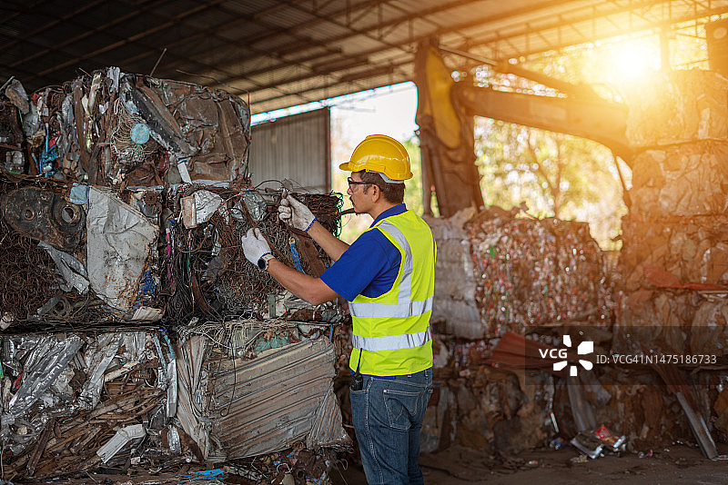 垃圾废弃物工程经理图片素材