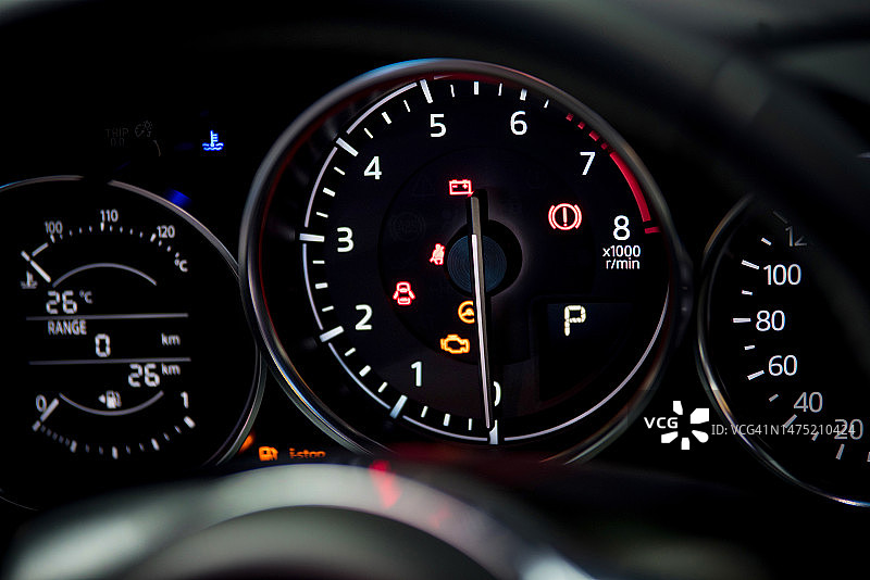 带仪表盘控制图标的速度表和转速表图片素材