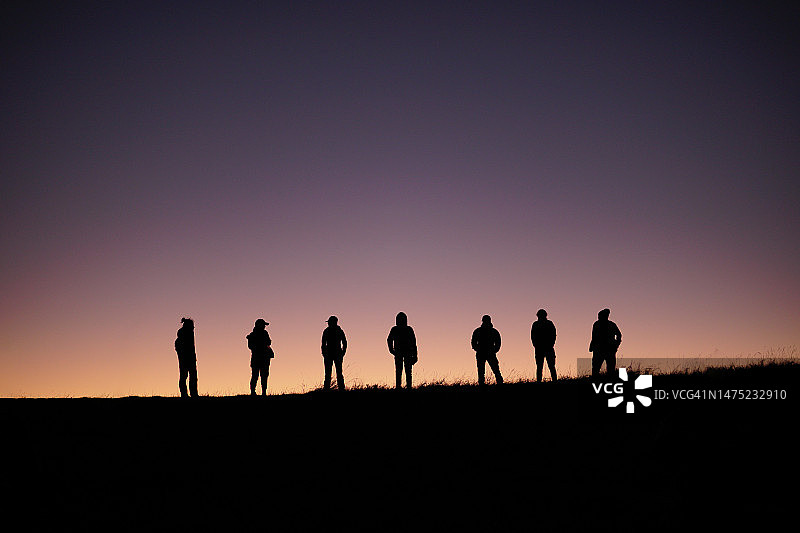 户外生活剪影，充满活力的日落背景图片素材