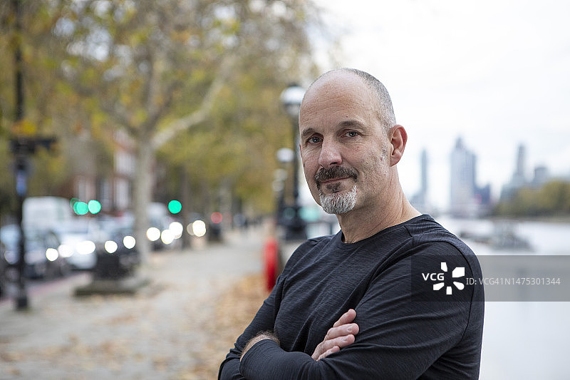 泰晤士河边的健身爱好者图片素材