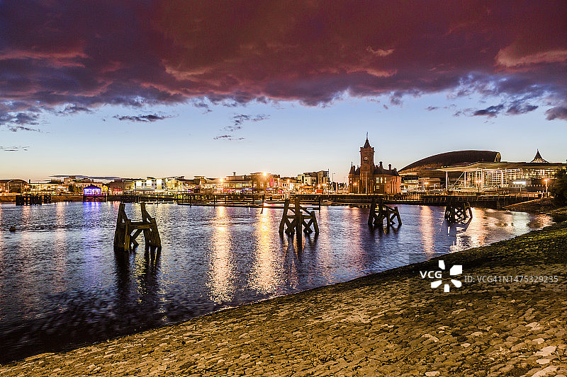 卡迪夫湾及码头大厦图片素材