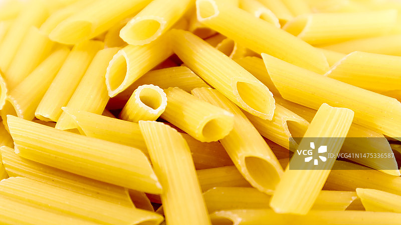 斜切带肋生通心粉，传统意大利面，罗马尼亚克拉约瓦图片素材