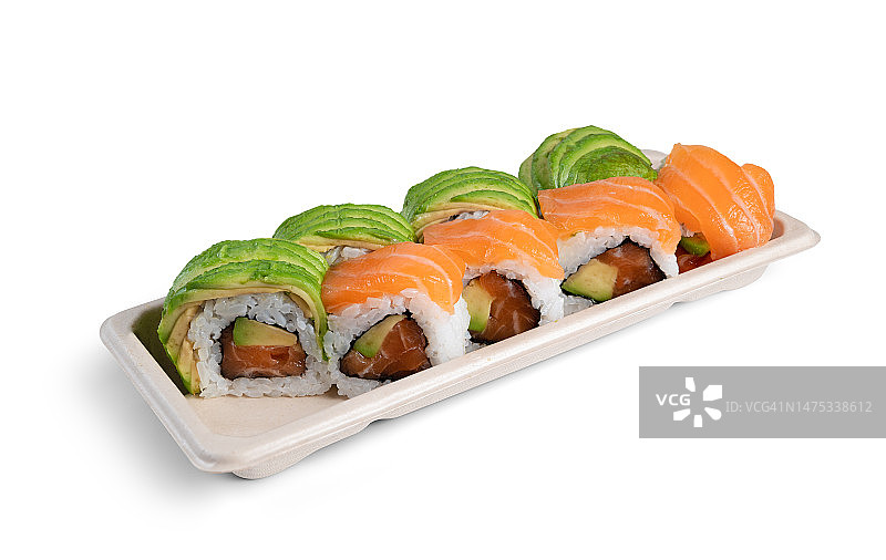 装有三文鱼和牛油果的寿司卷托盘，巴塞罗那，西班牙图片素材