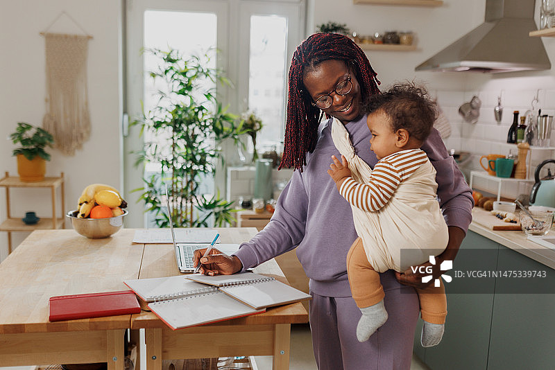 母亲可以做任何事图片素材