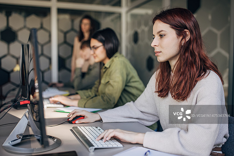 信息技术学校的学生图片素材