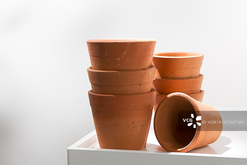 泰国曼谷白色背景下的陶器特写图片素材