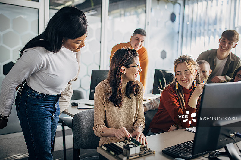 电脑学校的学生图片素材