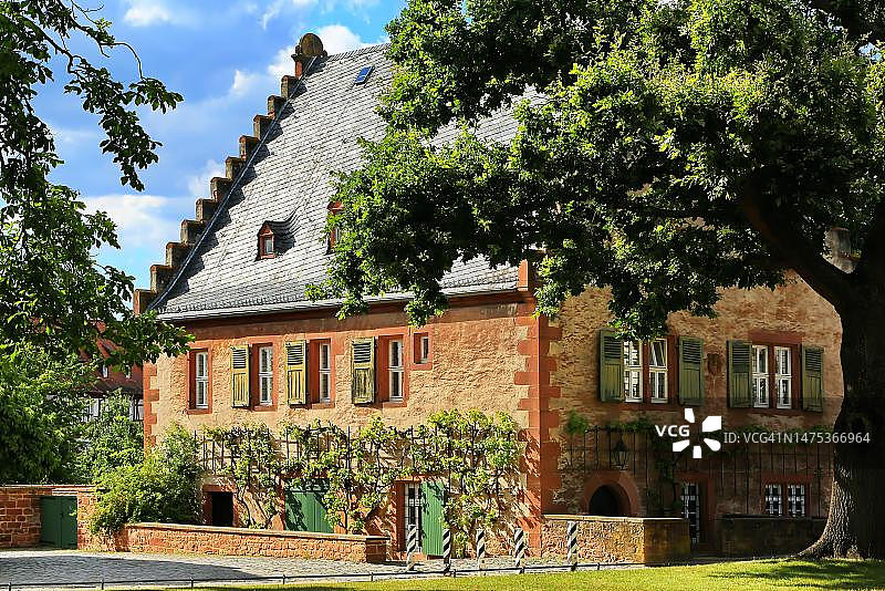 塞利根斯塔特修道院的修道院磨坊，德国黑森州达姆施塔特奥芬巴赫塞利根斯塔特图片素材