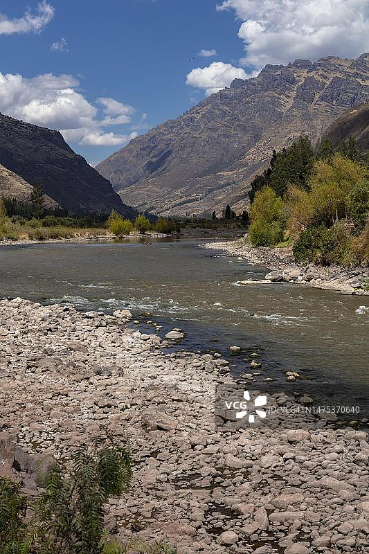秘鲁安第斯山脉皮萨克附近的乌鲁班巴河，又名维尔卡诺特河图片素材
