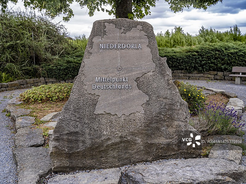 德国中心点的石头，根据几何重心确定，尼德尔多拉，福格泰，翁斯特鲁特-海尼希-克莱斯，图林根，德国图片素材